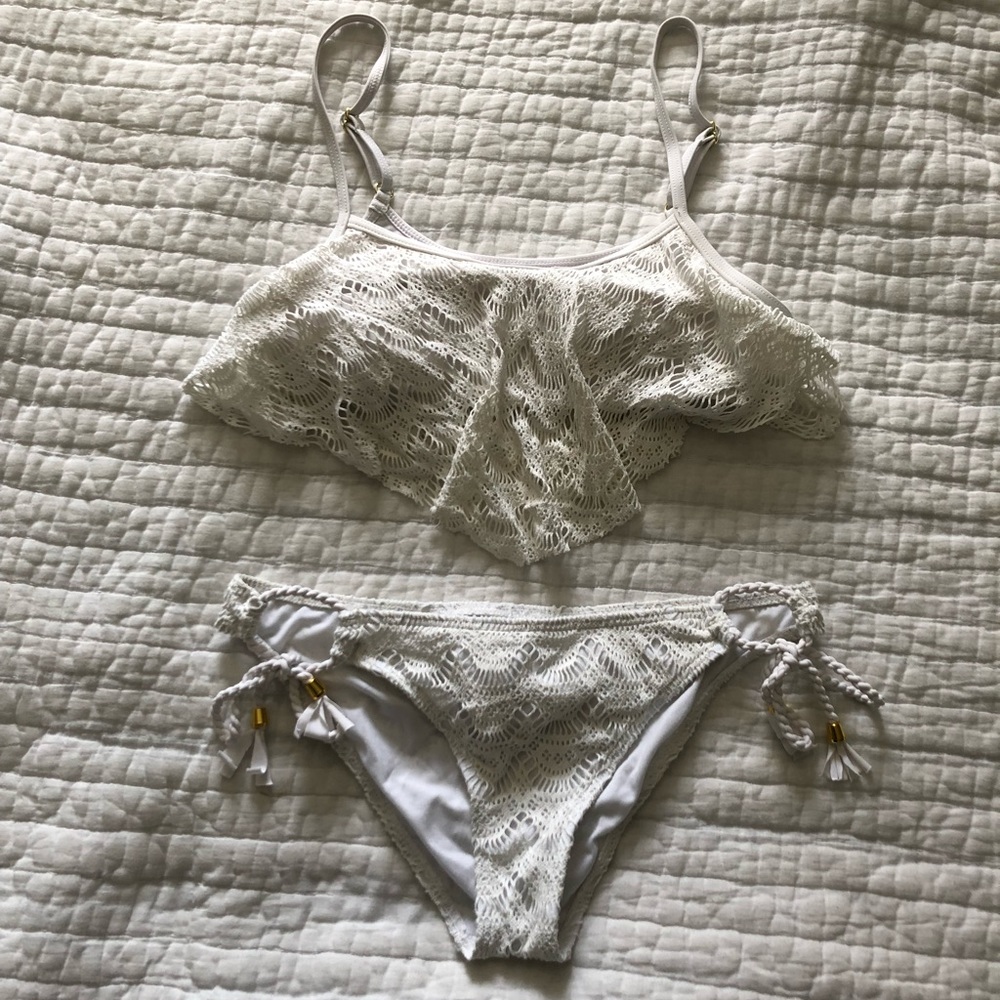 *SOLD* 
ROXY Crochet-style White Bikini